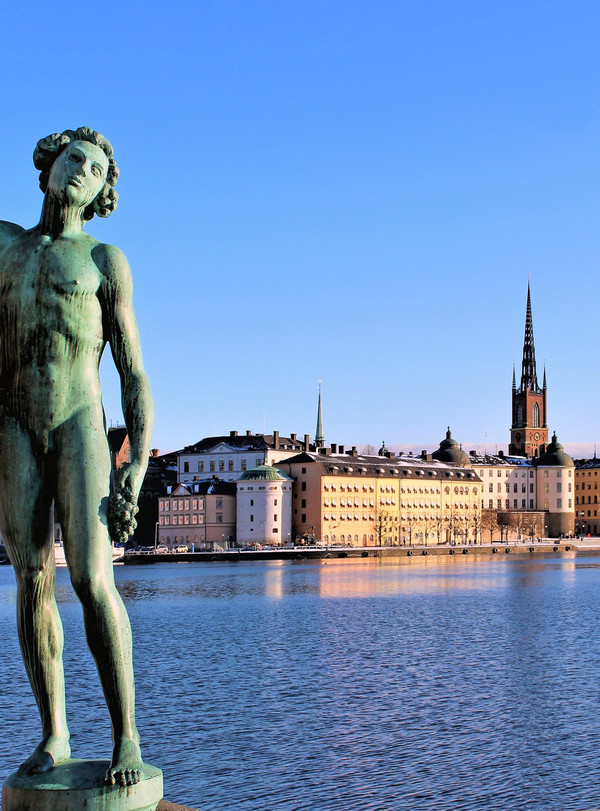 시청 앞 테라스에서 본 감라 스탄. 오른쪽에 리다르홀멘 교회가 보인다.