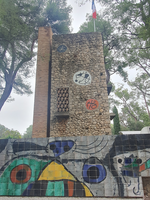 미로의 벽 장식