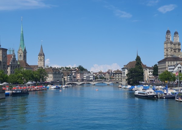 리마트 강 다리 위에서 보는 취리히 시가지