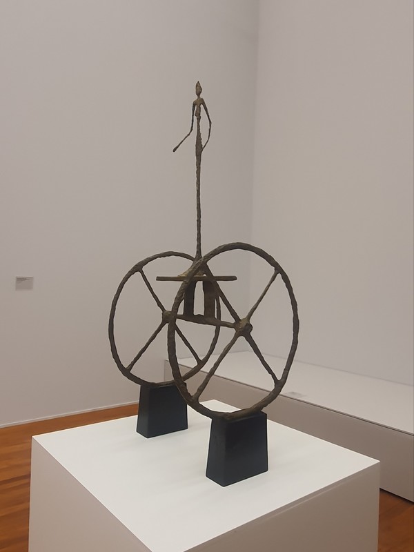 자코메티 '전차'