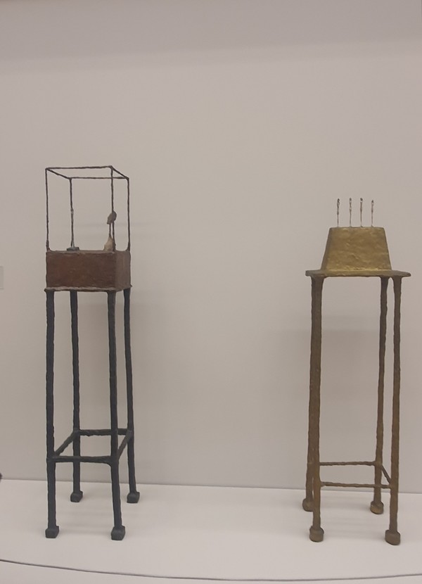 자코메티 '받침대 위에 서 있는 네 여인'