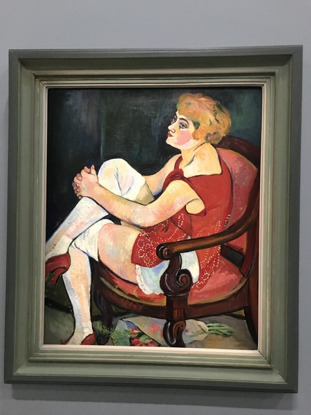 흰색 스타킹 신은 여인, 1924