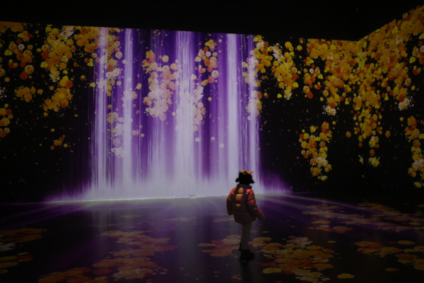 전은선,  미지의 세계  24mm  F2.8  1/80s  ISO6400