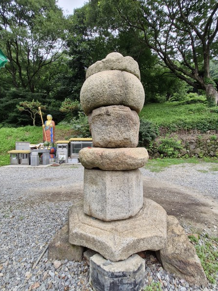 모아 만든 석탑