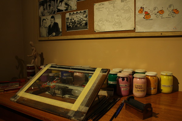 Rekonstrukcja stanowiska animatora-rysownika w Muzeum Dobranocek