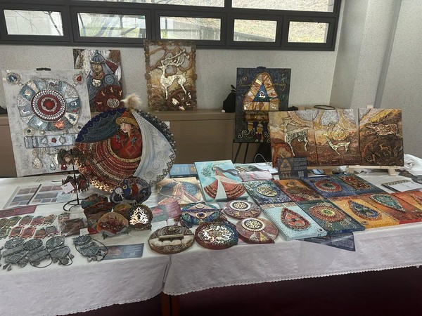 카자흐 민속 공예품 전시