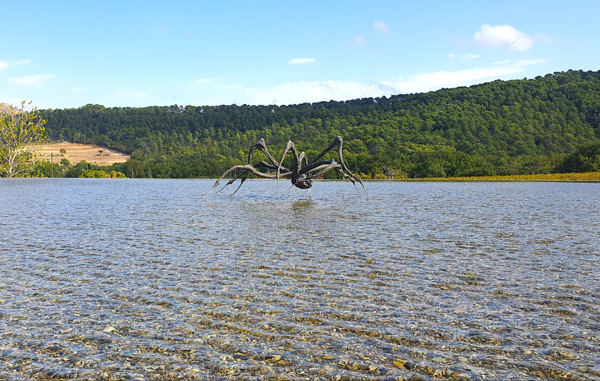 루이스 부르주아의 '마망'