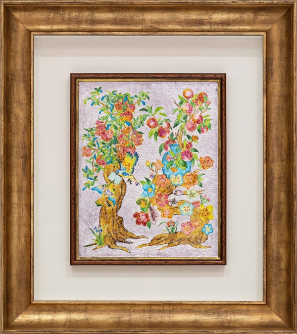 이수경 〈문자도 信(신)〉 2024, 칠보, 은선, 황동, 이탈리아 원목, 58 × 52 cm (액자포함)