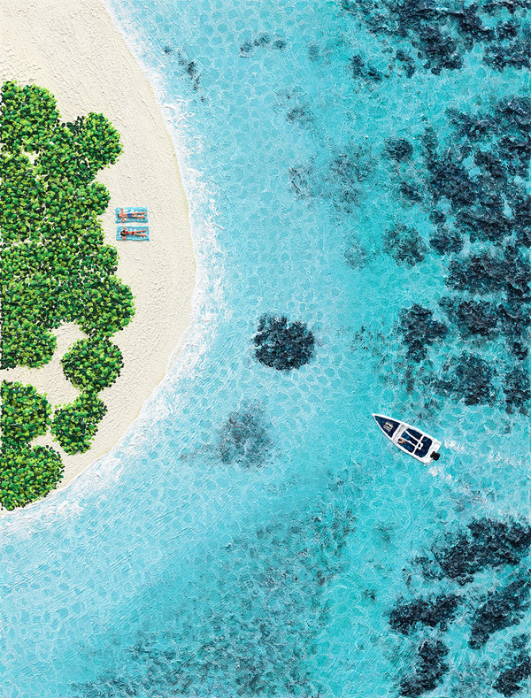 The champagne has arrived_2025 ©ElizabethLangreiter