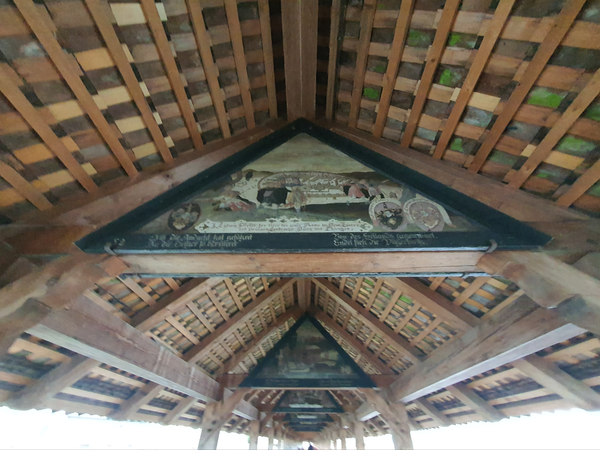 지붕 안쪽 패널의 그림