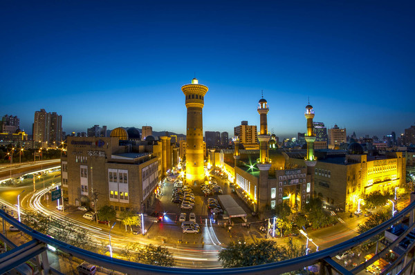 ⓒ신장문화관광청 제공 国际大巴夜景 국제따바자야경