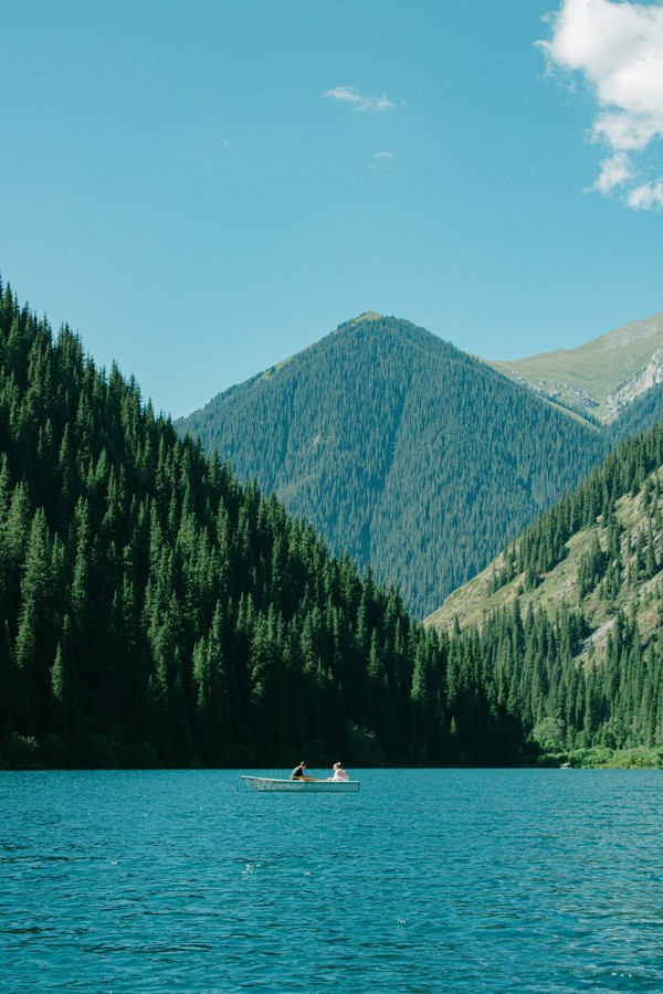 lydia-s-알마티 근교 콜사이 호수-unsplash