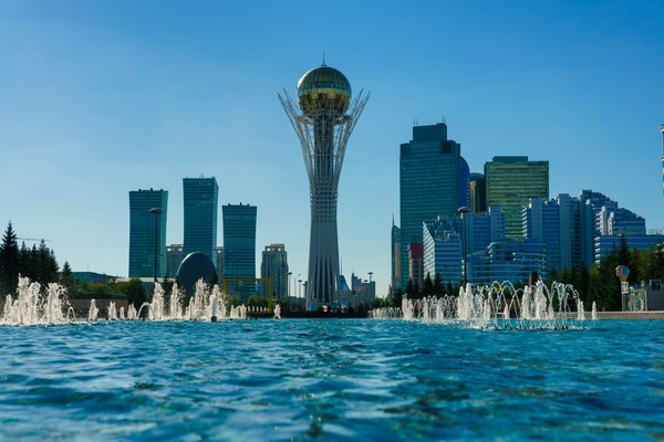 viktor-hesse-Bäyterek tower, Astana-unsplash