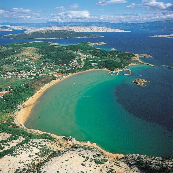 Island Cres panorama (CNTB)