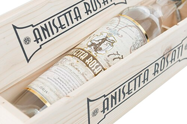 Anisetta (“Anisette” in French), an anise-flavored liquor similar in taste to Sambuca. Credits: CC BY-SA 4.0 www.wikipedia.org