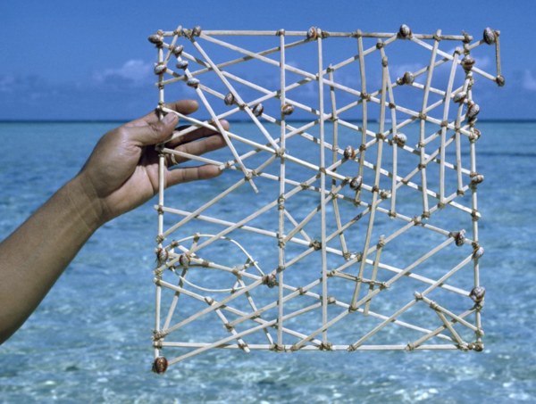 마셜제도의 해양 지도인 ‘마탕(Mattang)’은 씨족의 리더십과 생존 전략을 유지했던 문화유산이다. (출처: 미크로네시아 관광청)