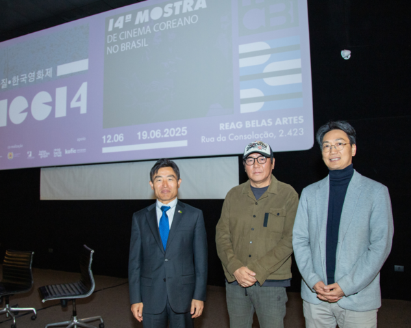 왼쪽부터 채진원 주상파울루총영사, 김지운 감독, 김철홍 주브라질한국문화원장