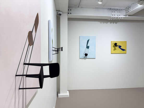 실체와 그림자의 역할 바꾸기를 통해 통념의 틀을 깨는 피터 오즈(Peter OZ)의 작품.