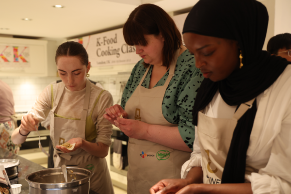 참가자 만두 빚는 모습