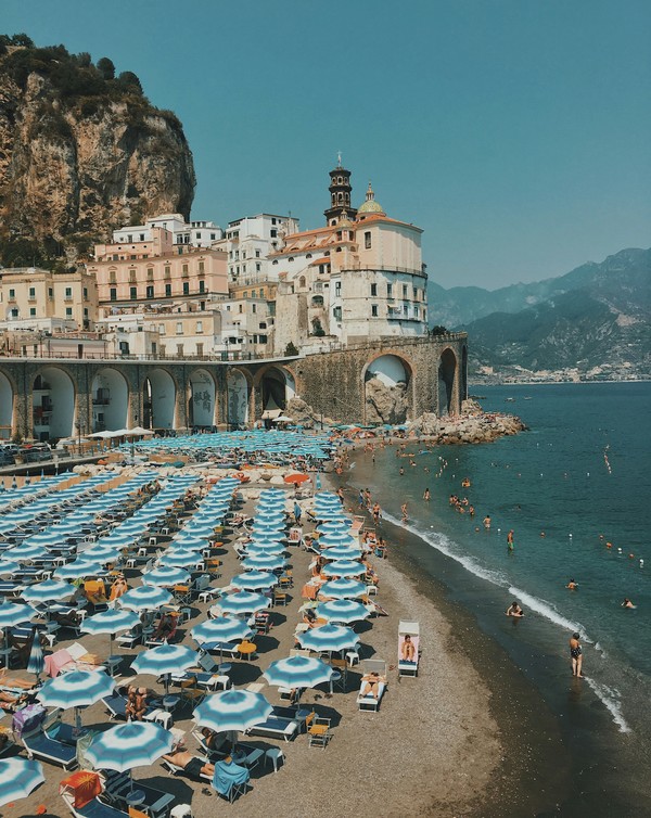 nellia-kurme-Atrani Italia-unsplash