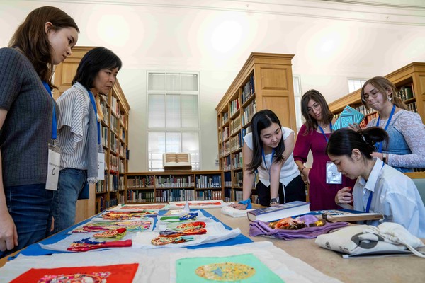 조희화 자수 전문가 시연 모습