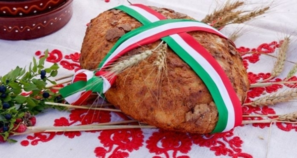 Saint István’s Day bread (Triptobudapest)
