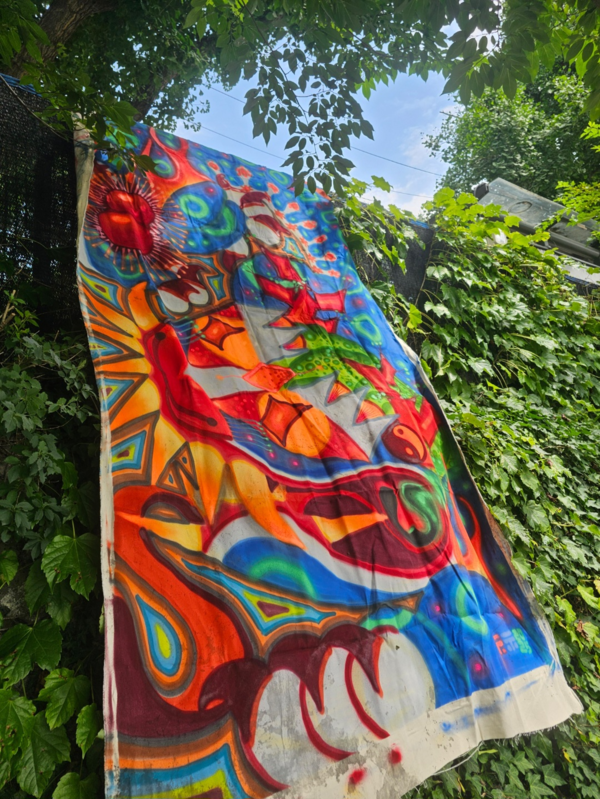 Ⓒ시치, HAI TAI, 캔버스 천에 스프레이, 150x300cm