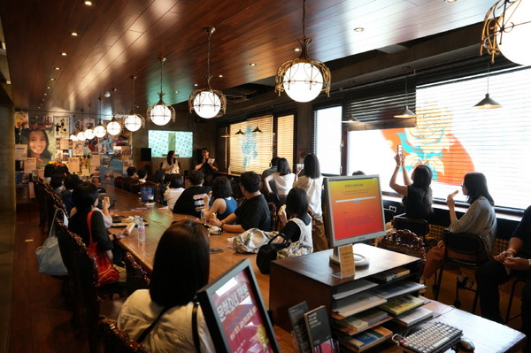 2024 파라다이스 아트랩 페스티벌, 오주영 _1974 장충동 문학소녀의 비밀편지_ 작품 관련 태극당 신경철 대표 초대 토크 현장 모습