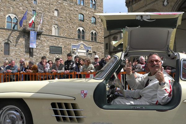 Mille Miglia race, passing by Piazza della Signoria in Florence with a Mercedes-benz 300SL