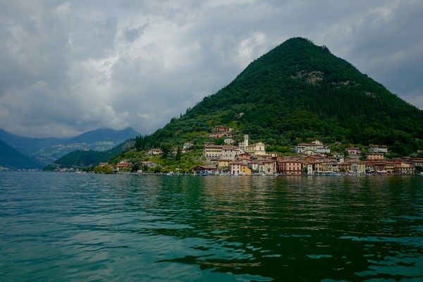 tobin-harris-Lago Iseo-unsplash
