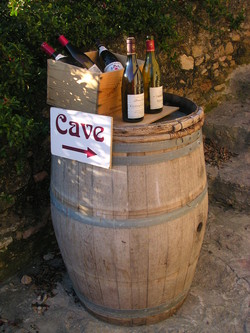 The entrance of the winery Domaine du Pégau in the village of Chateauneuf du Pape. Credits: CC BY 2.0 www.wikipedia.org