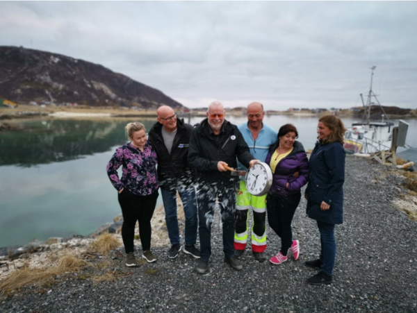 '시간 없는 섬' 소셜미디어 챌린지. "도와주세요! 솜마뢰이 사투리로 '지금 몇 시야?(kaoé)' 를 다른 여러 나라 언어로 어떻게 말하나요?"라는 SNS캠페인을 벌였다.(출처_Time-Free Zone 페이스북)