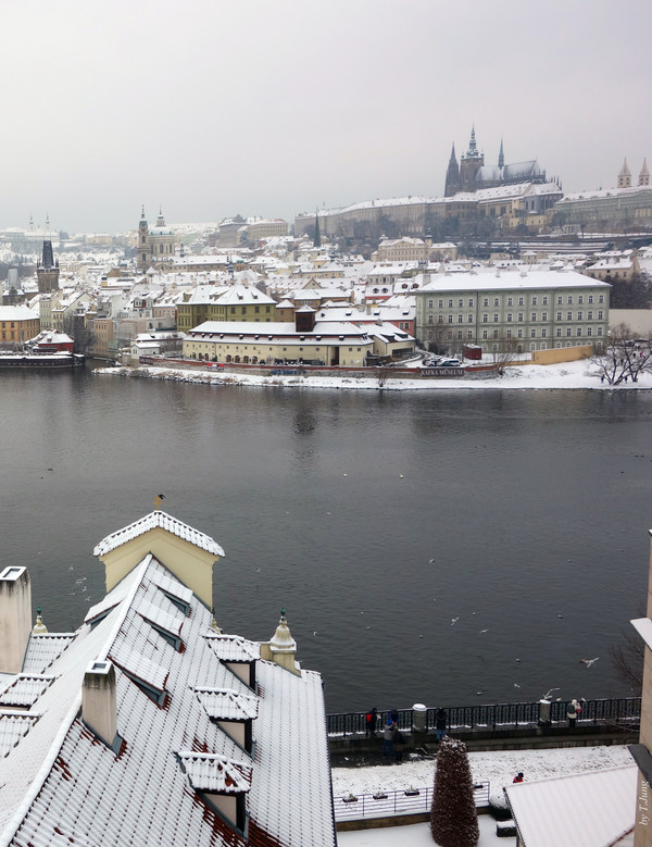 프라하 심장부를 흐르는 블타바 강