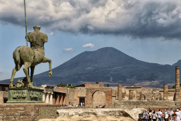 iwona-castiello-d-antonio-pompeii-unsplash