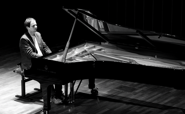 László Borbély (https://borbelylaszlo.hu/)