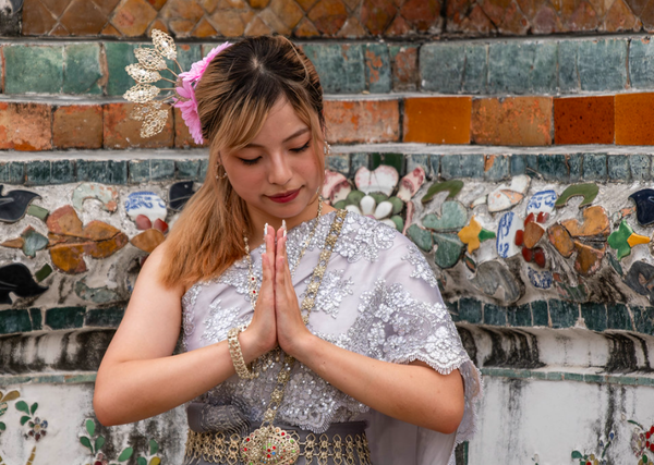 en.wikipedia.orgwikiThai_greeting