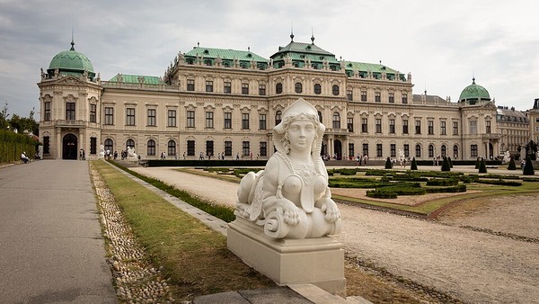Wien_-_Belvedere_-_Sphinx_wikimedia.org