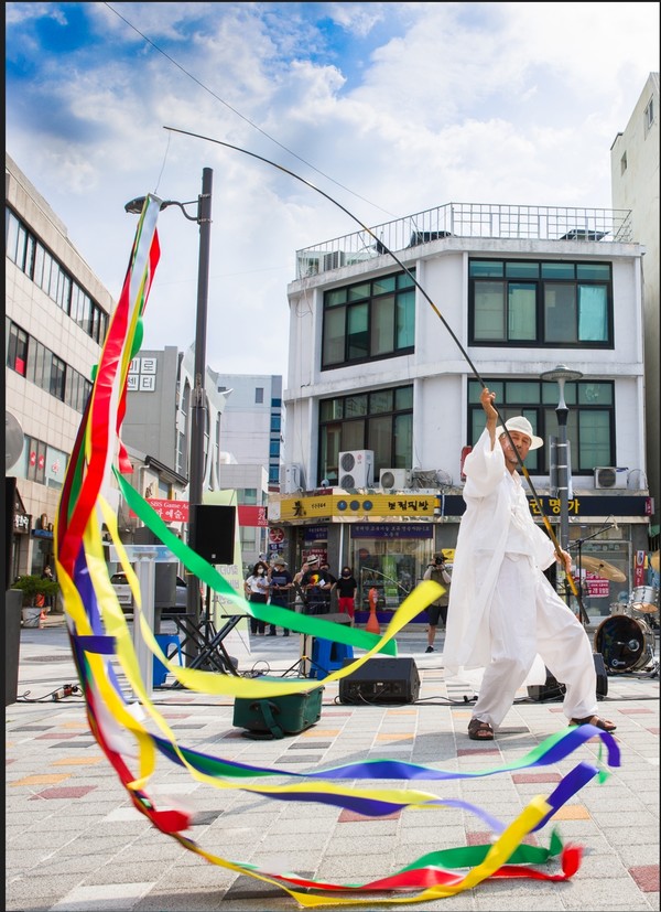 이혁발 행위예술 '인생-VIVA! 예술路'(광주 예술의 거리, 2022.06.14)