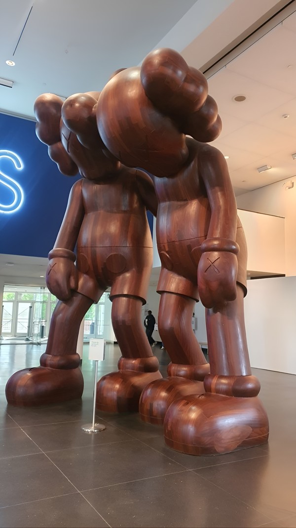 KAWS의 'Along the Way'