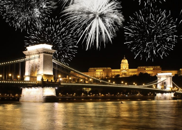 Midnight Fireworks in front of Buda Castle and Széchenyi Bridget (Danubius Hotels)