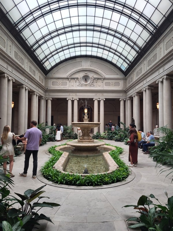 프릭 컬렉션 정원