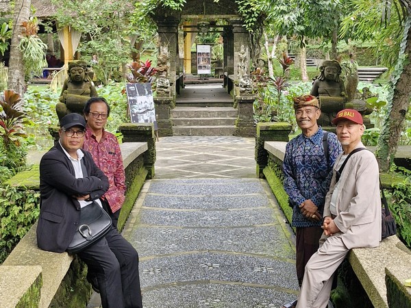 From left President I Wayan Kun Adnyana(ISI Bali), Advisor Warih Wisatsana(ARMA Museum),  President Agung Rai(ARMA Museum),  President Jeon Dongsu(Arts&Culture)