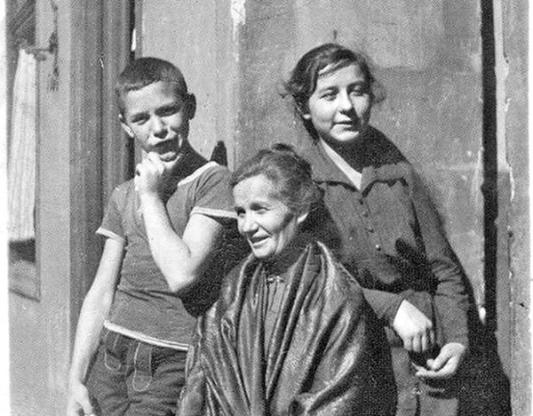 Attila József with his mother, Borbála József Áronné Pőcze and sister, Etelka József, 1919.